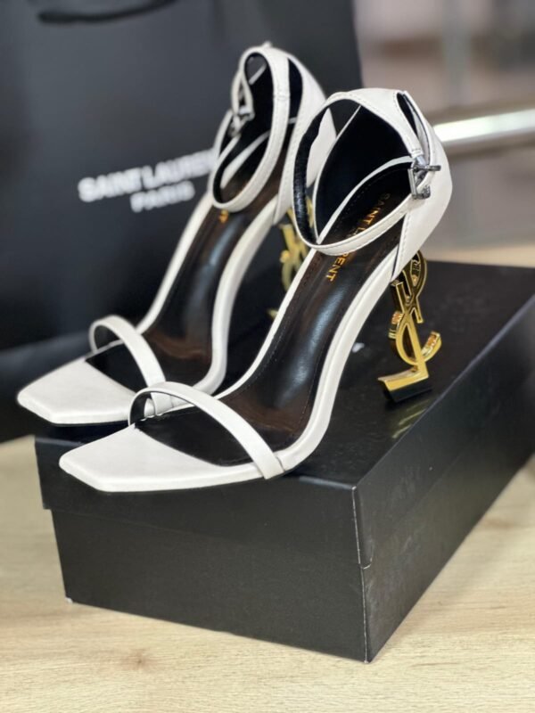Sandalia ysl tacon dorado para dama Greyka Mujer