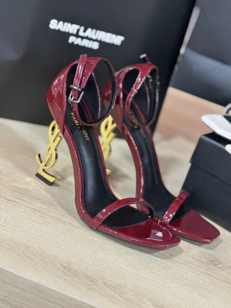 Sandalia ysl tacon dorado para dama